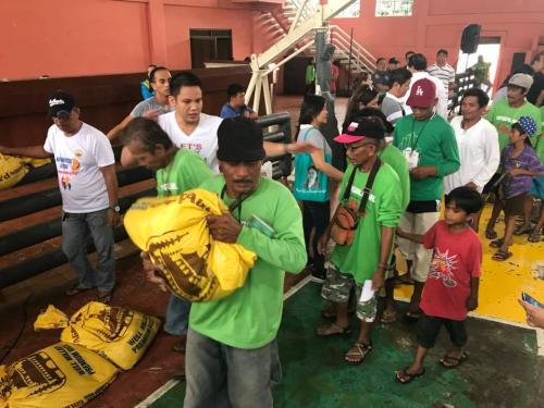Pineda Family Gives Financial, Food Assistance to Scavengers